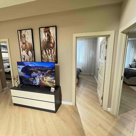 Rentnow Modern Business Apartment With 3 Bedrooms In Centre Chişinău Esterno foto