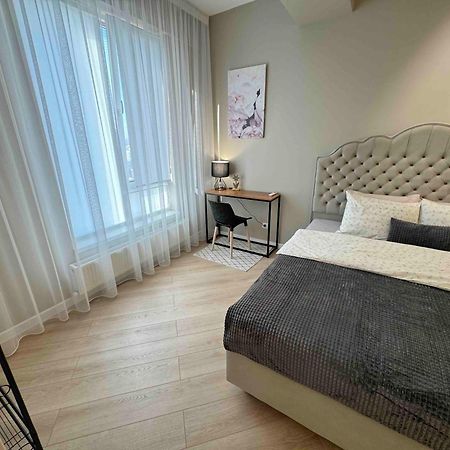 Rentnow Modern Business Apartment With 3 Bedrooms In Centre Chişinău Esterno foto