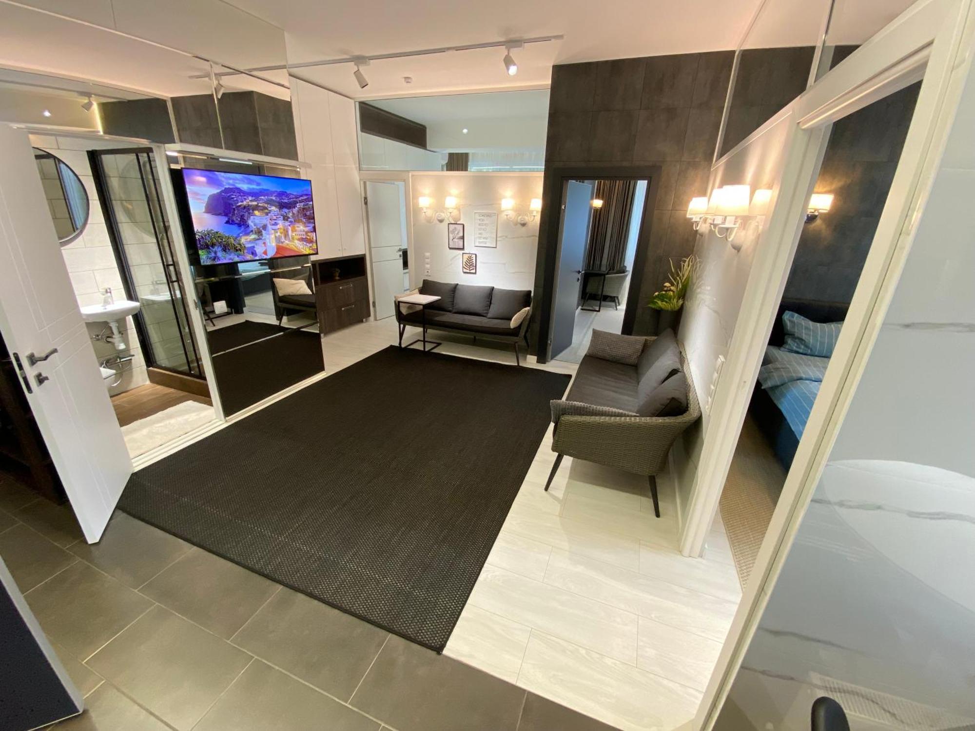 Rentnow Modern Business Apartment With 3 Bedrooms In Centre Chişinău Esterno foto