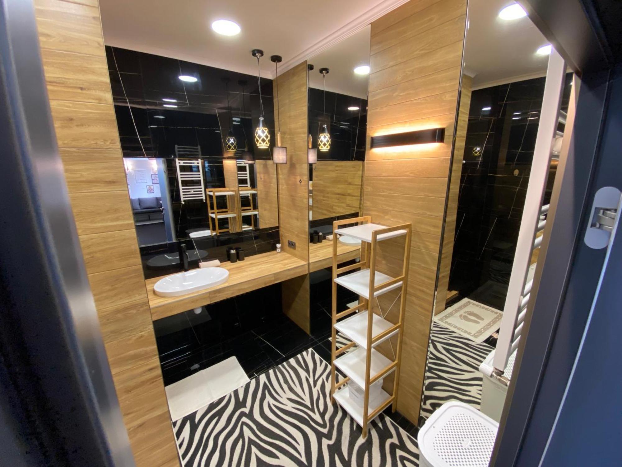 Rentnow Modern Business Apartment With 3 Bedrooms In Centre Chişinău Esterno foto