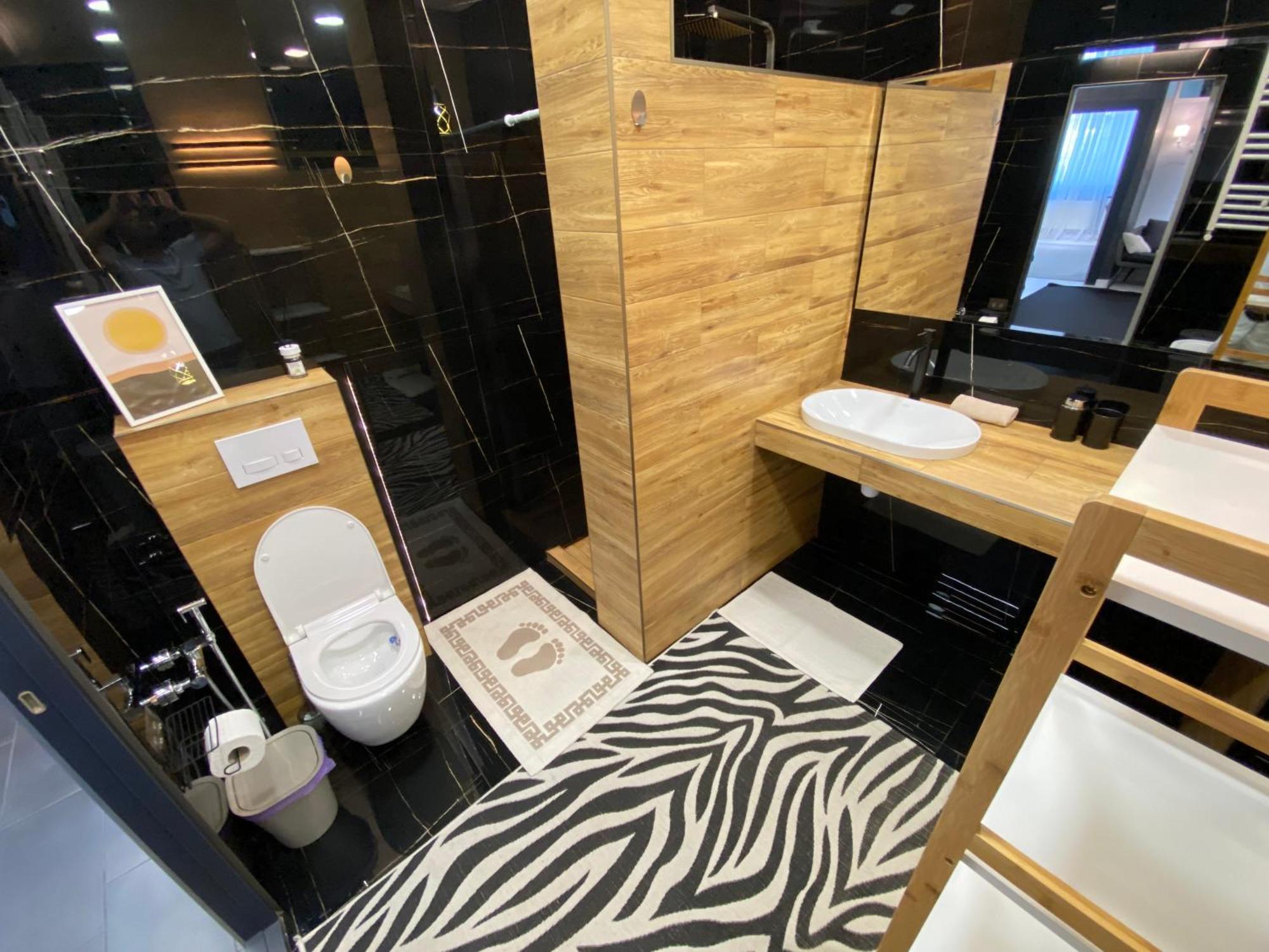 Rentnow Modern Business Apartment With 3 Bedrooms In Centre Chişinău Esterno foto