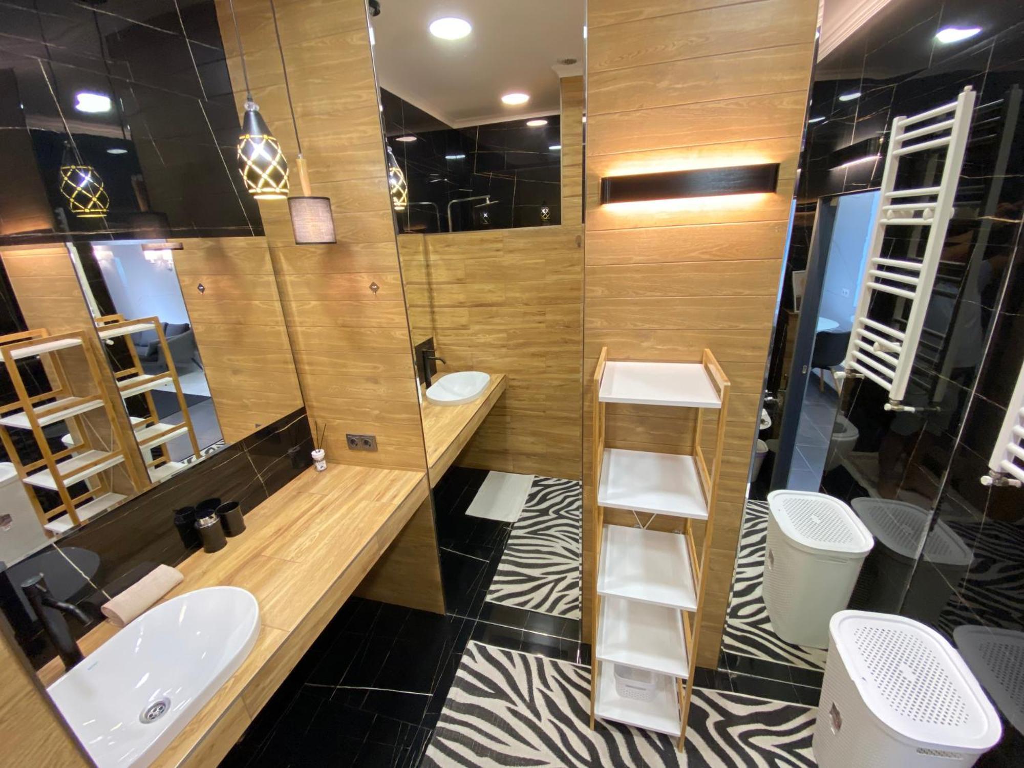 Rentnow Modern Business Apartment With 3 Bedrooms In Centre Chişinău Esterno foto