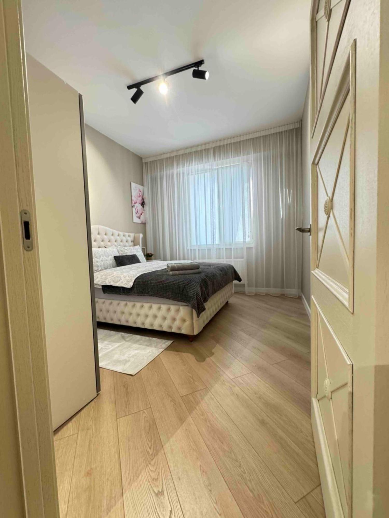 Rentnow Modern Business Apartment With 3 Bedrooms In Centre Chişinău Esterno foto