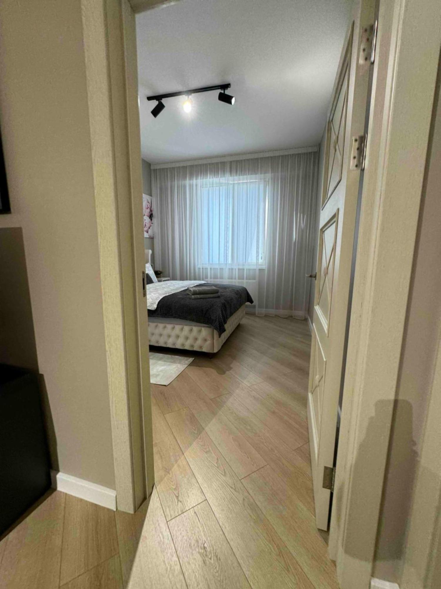Rentnow Modern Business Apartment With 3 Bedrooms In Centre Chişinău Esterno foto