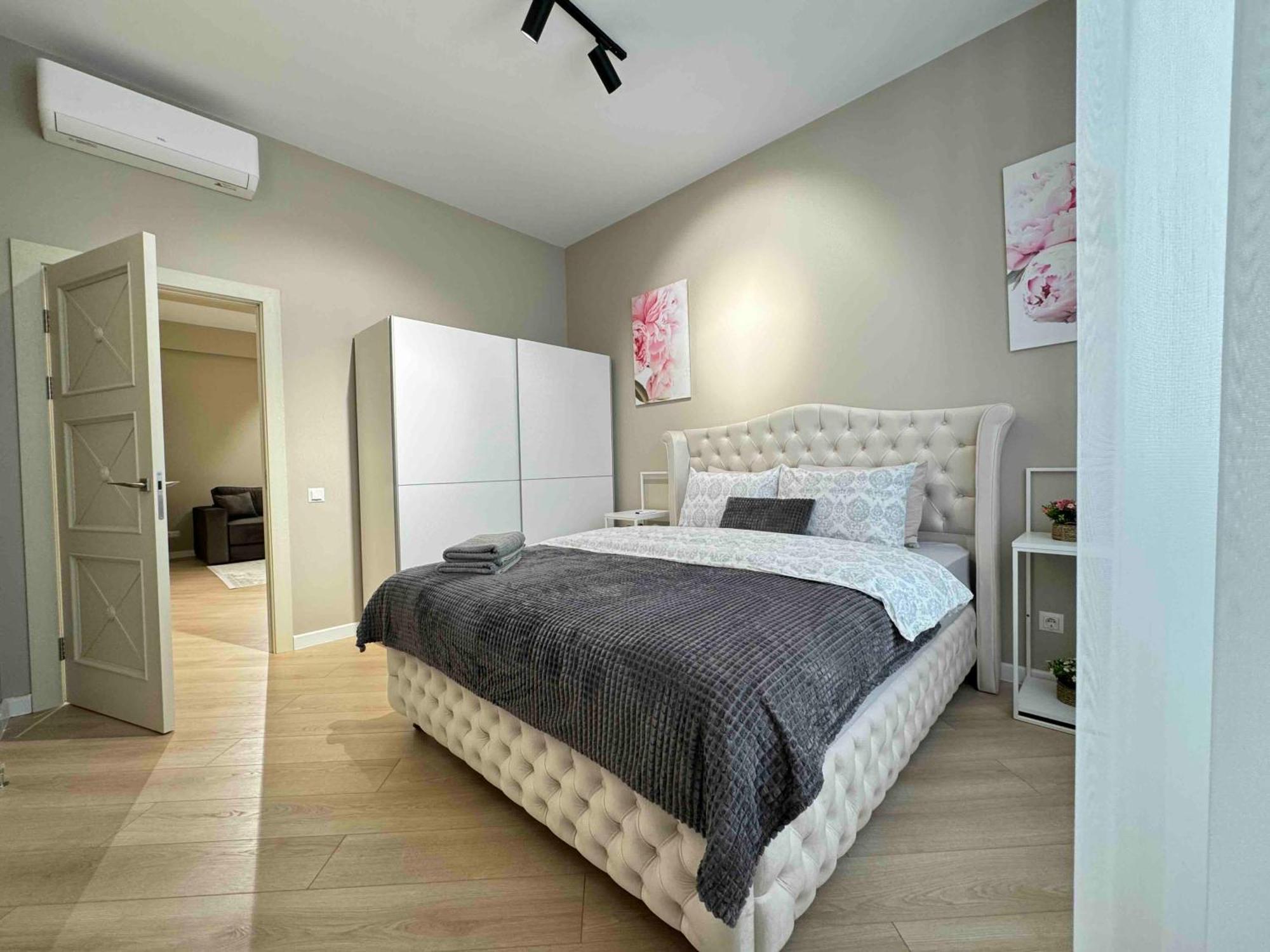 Rentnow Modern Business Apartment With 3 Bedrooms In Centre Chişinău Esterno foto