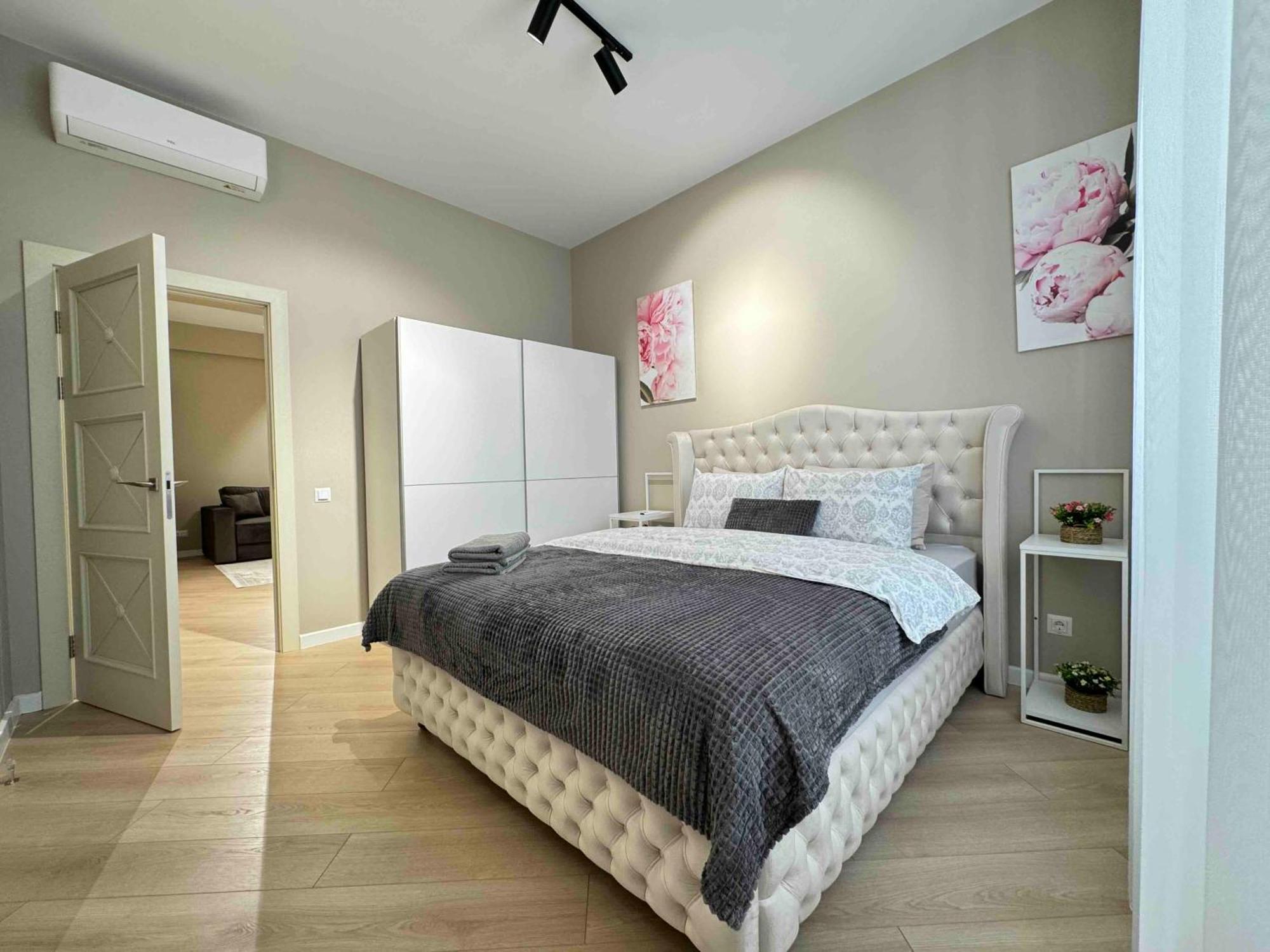 Rentnow Modern Business Apartment With 3 Bedrooms In Centre Chişinău Esterno foto
