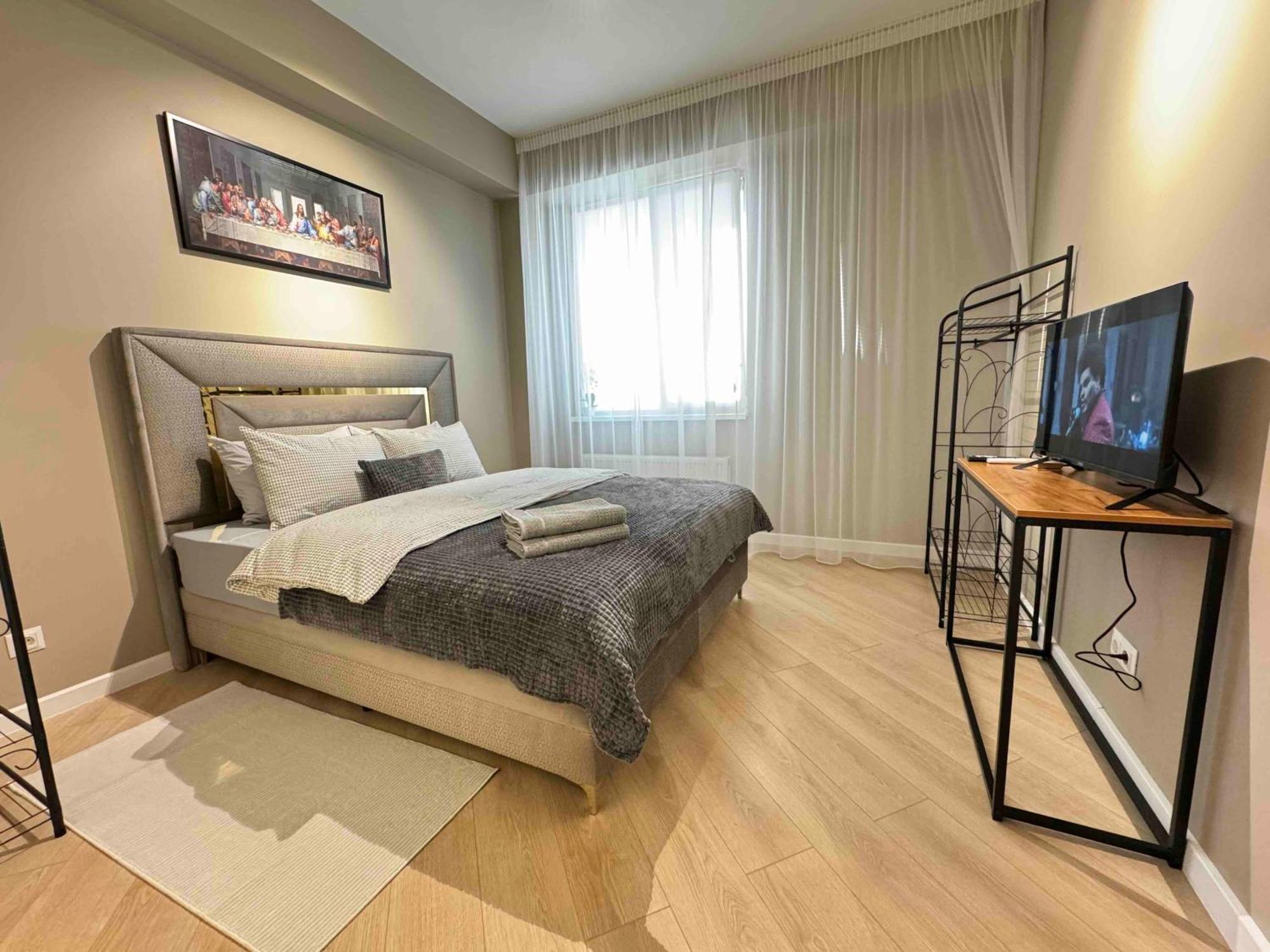 Rentnow Modern Business Apartment With 3 Bedrooms In Centre Chişinău Esterno foto