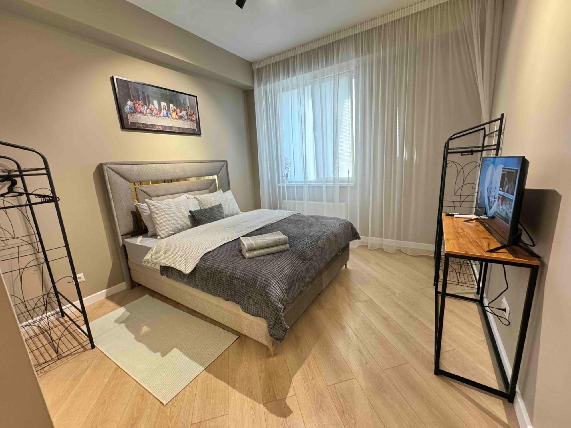 Rentnow Modern Business Apartment With 3 Bedrooms In Centre Chişinău Esterno foto