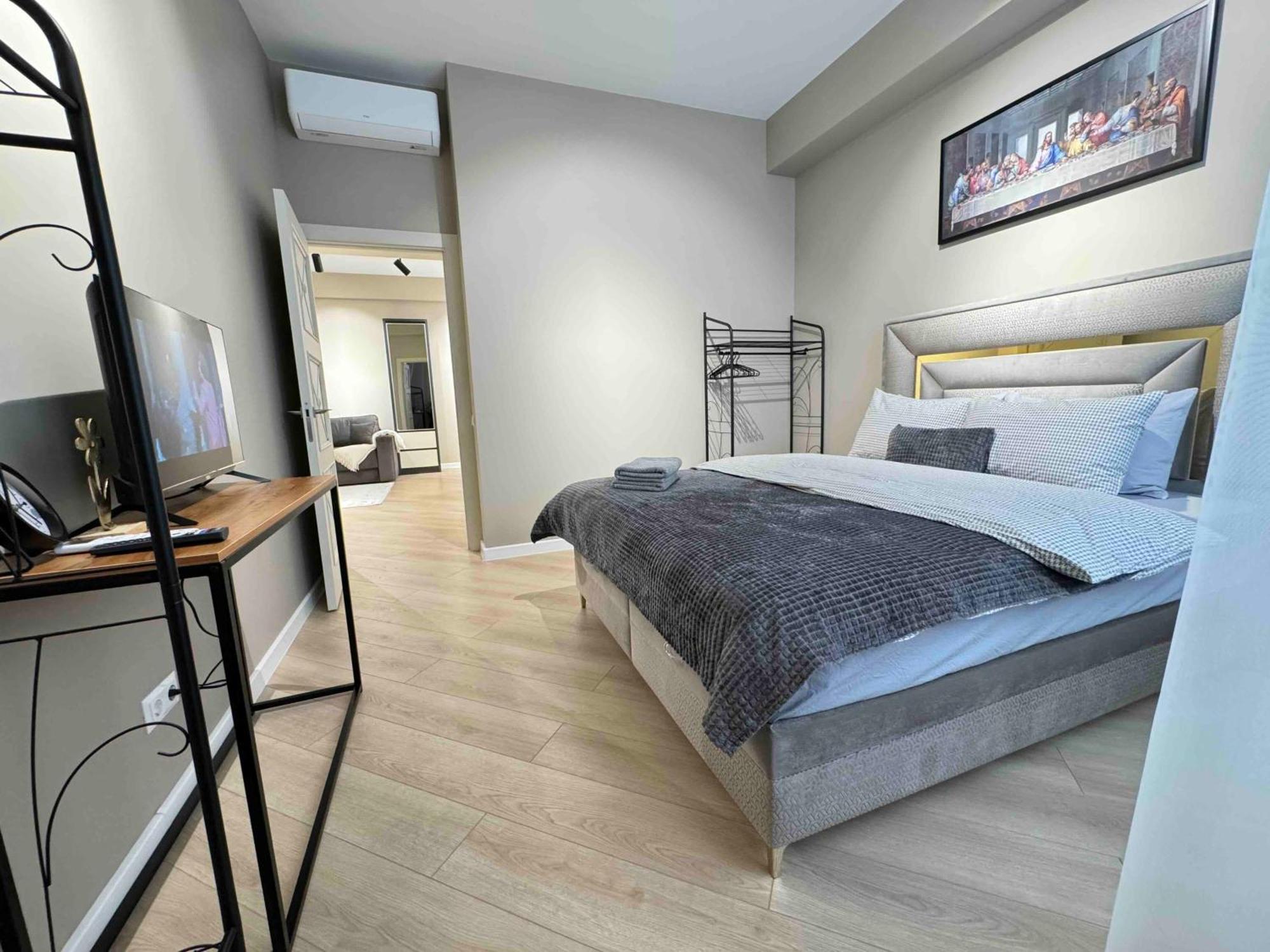 Rentnow Modern Business Apartment With 3 Bedrooms In Centre Chişinău Esterno foto