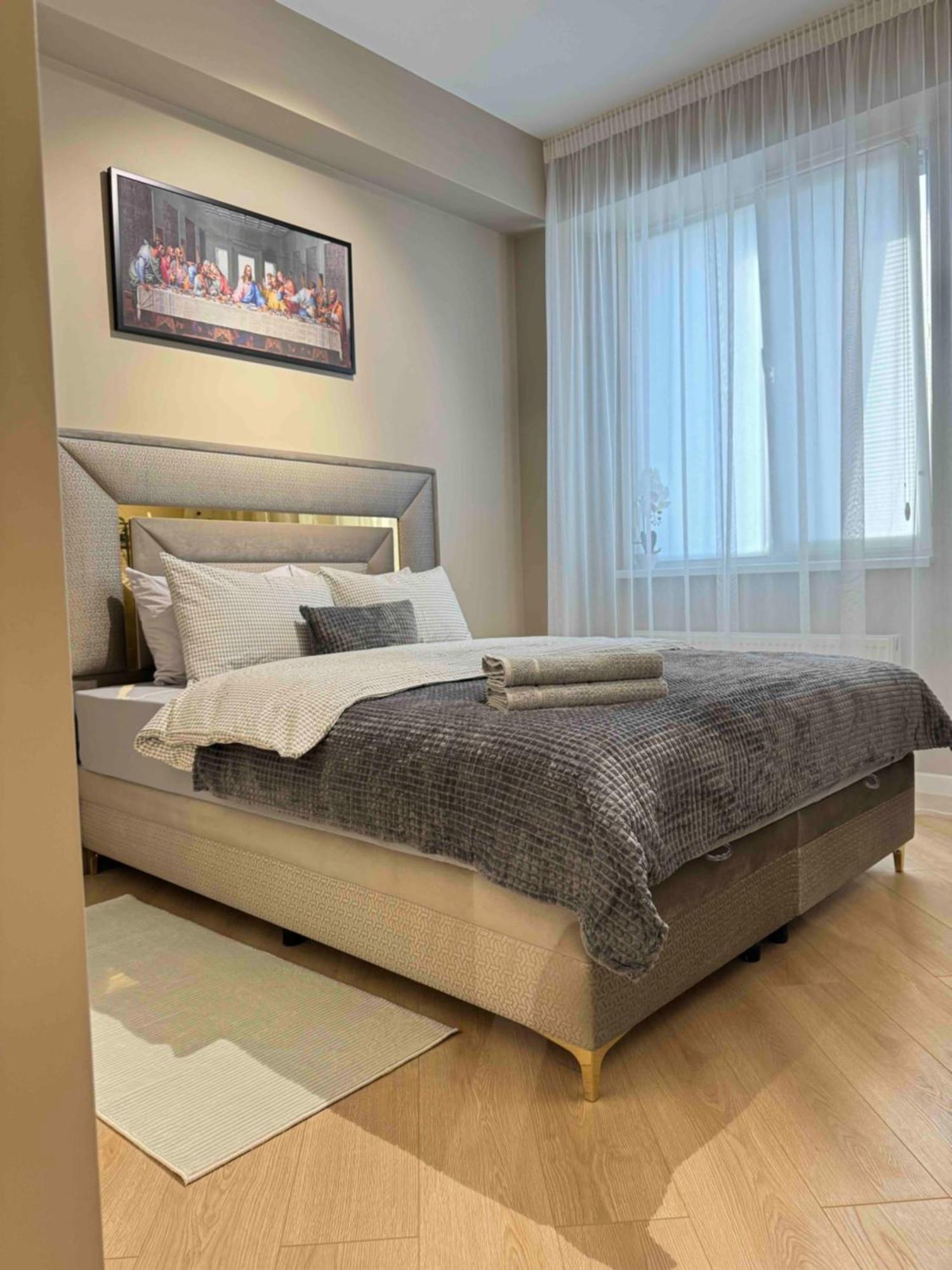 Rentnow Modern Business Apartment With 3 Bedrooms In Centre Chişinău Esterno foto