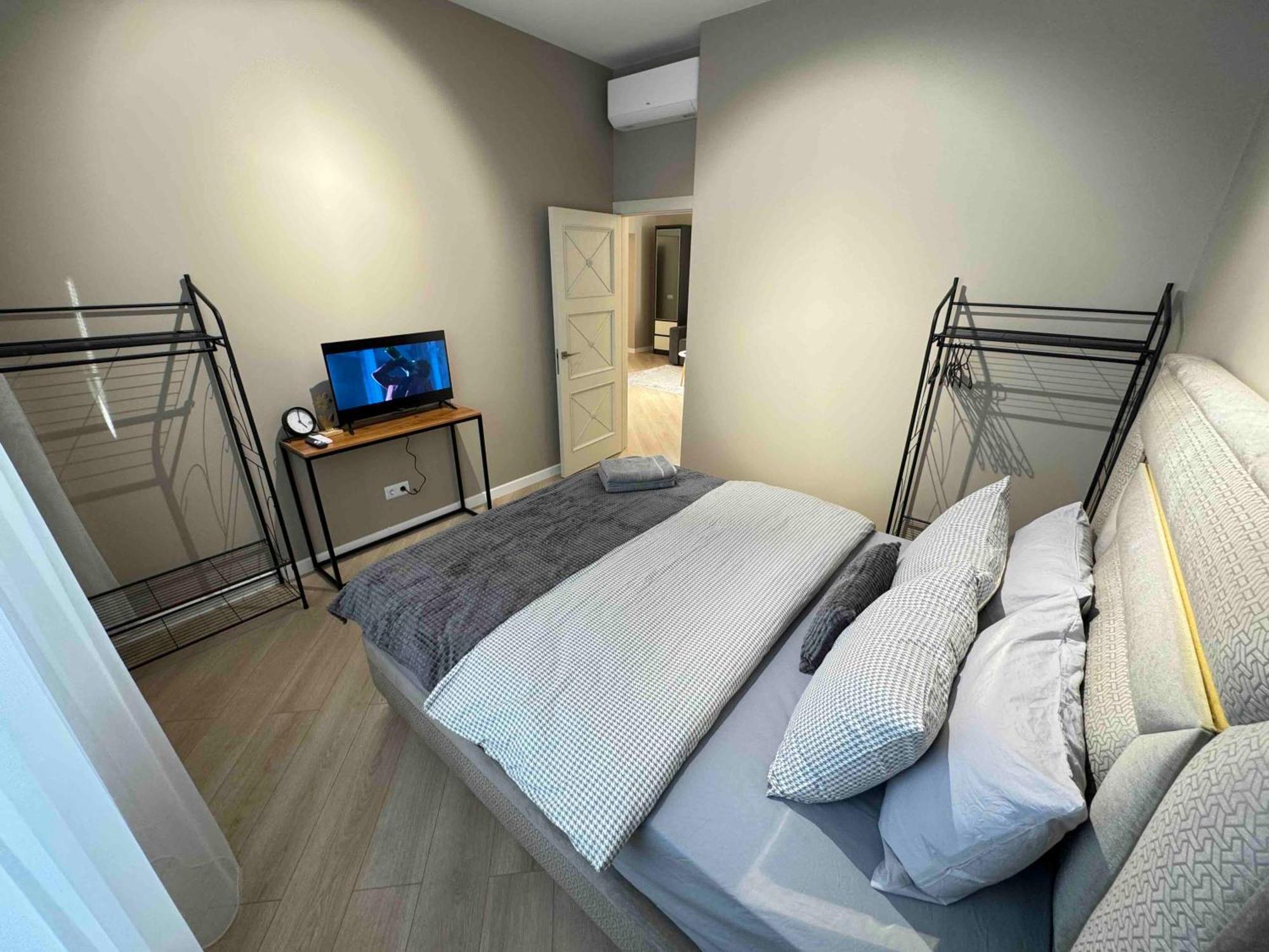 Rentnow Modern Business Apartment With 3 Bedrooms In Centre Chişinău Esterno foto