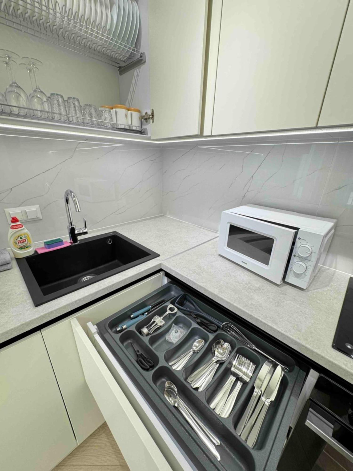 Rentnow Modern Business Apartment With 3 Bedrooms In Centre Chişinău Esterno foto