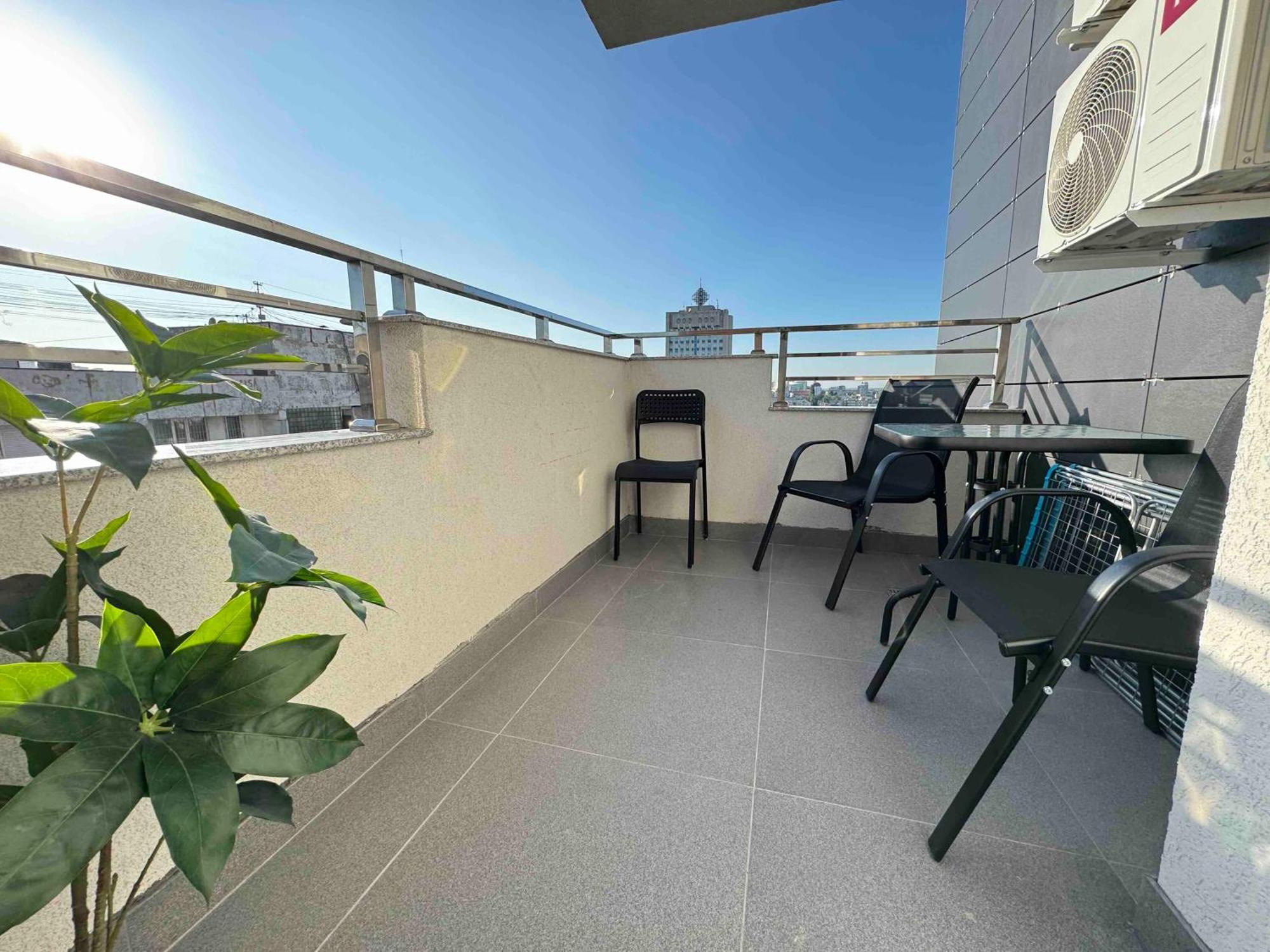 Rentnow Modern Business Apartment With 3 Bedrooms In Centre Chişinău Esterno foto