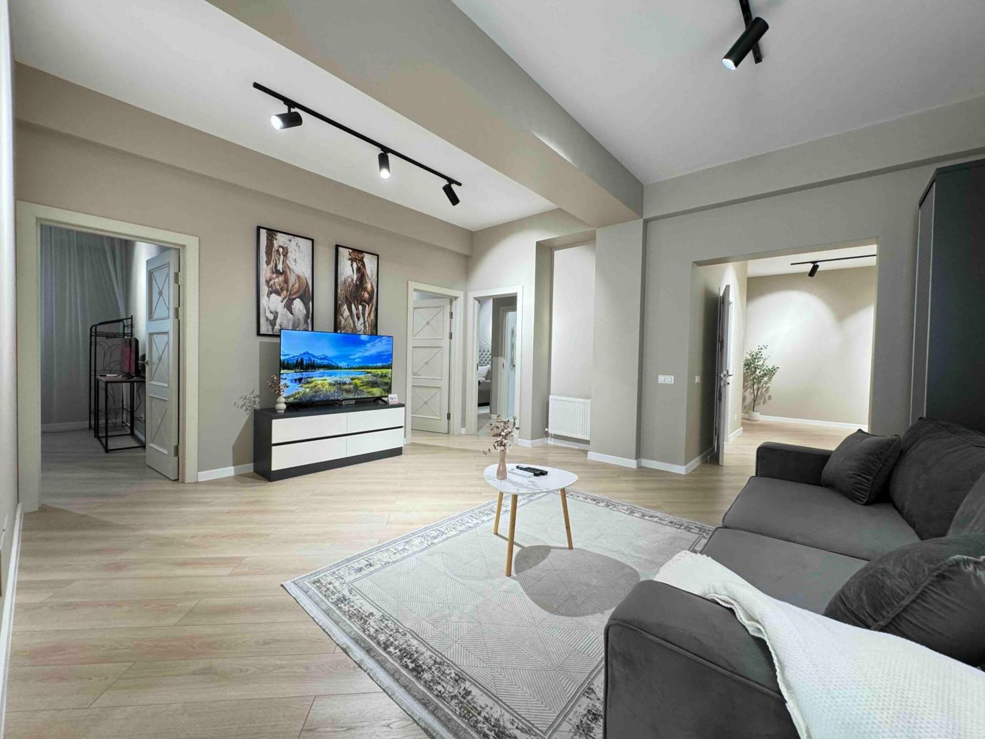 Rentnow Modern Business Apartment With 3 Bedrooms In Centre Chişinău Esterno foto