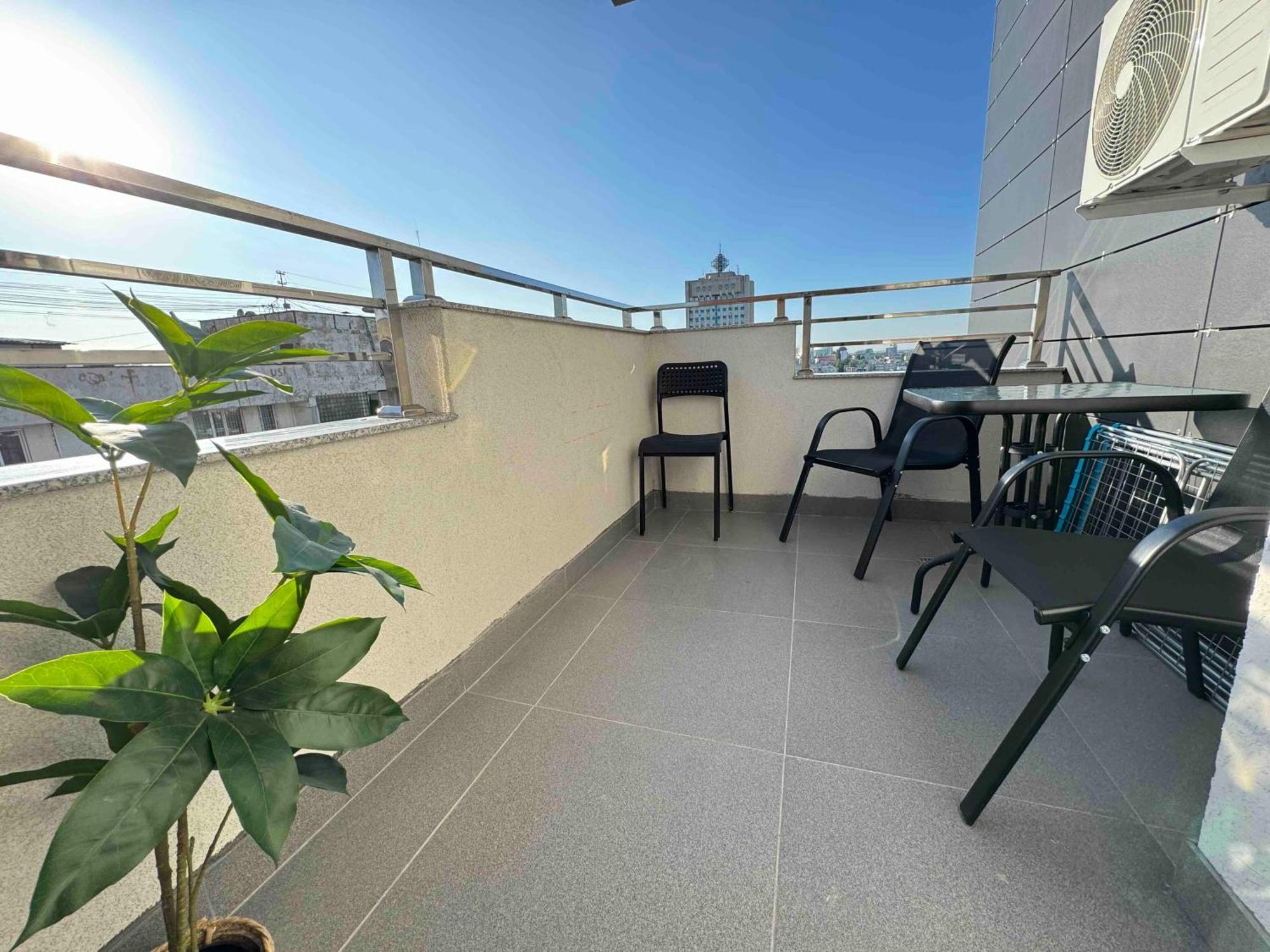 Rentnow Modern Business Apartment With 3 Bedrooms In Centre Chişinău Esterno foto