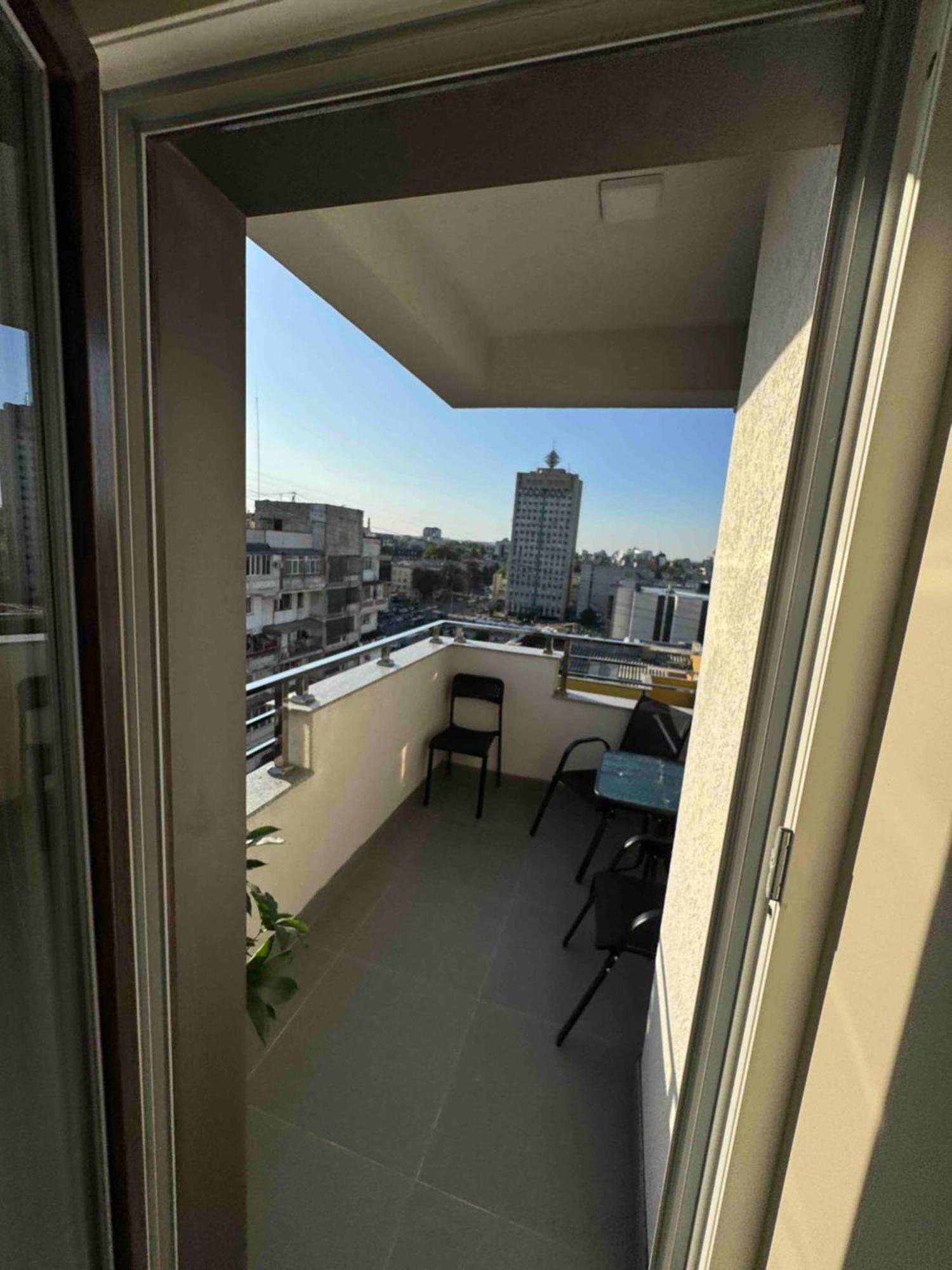 Rentnow Modern Business Apartment With 3 Bedrooms In Centre Chişinău Esterno foto