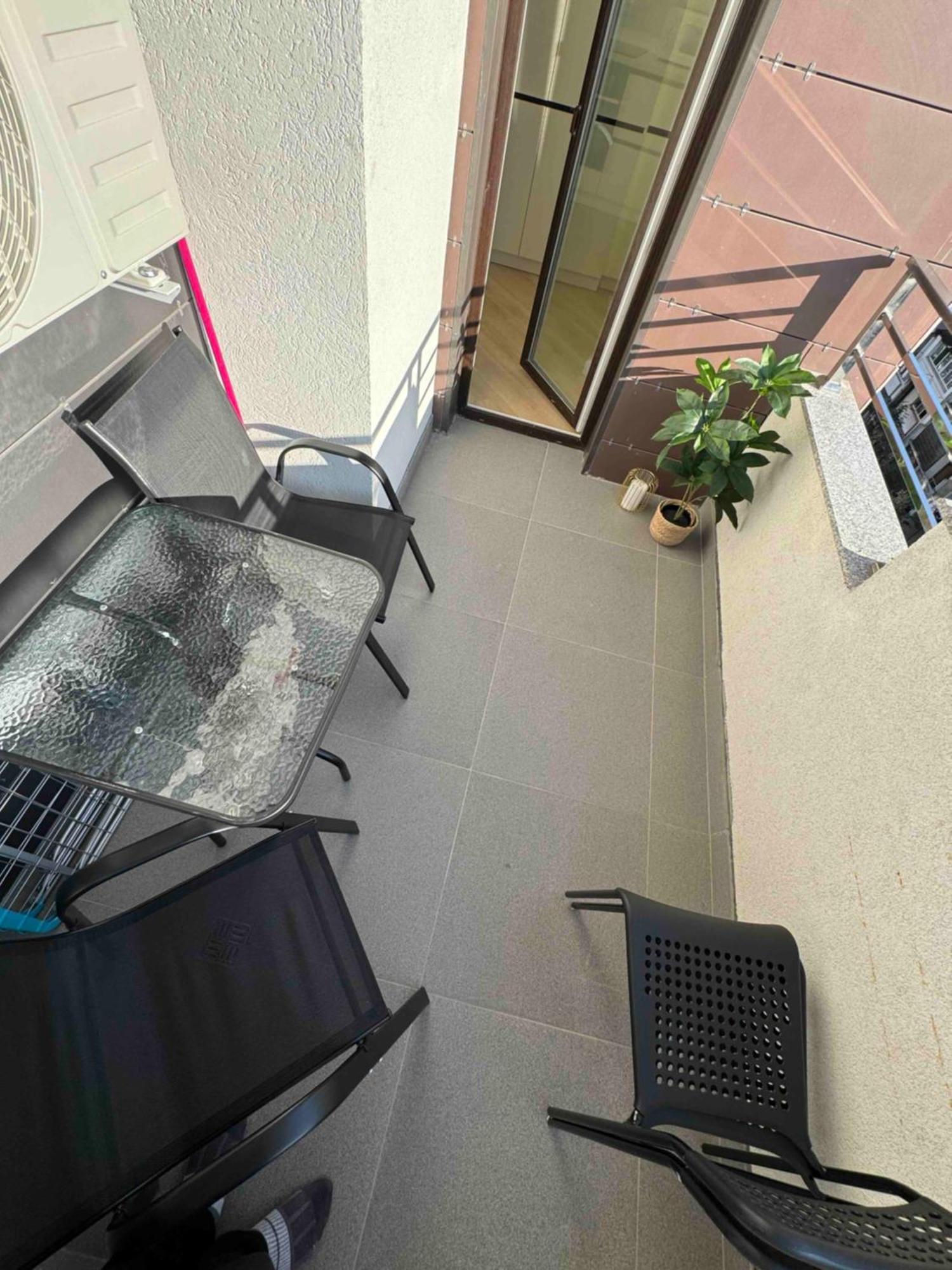 Rentnow Modern Business Apartment With 3 Bedrooms In Centre Chişinău Esterno foto