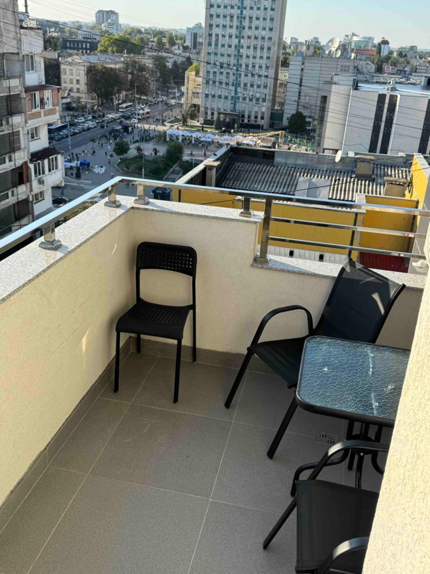 Rentnow Modern Business Apartment With 3 Bedrooms In Centre Chişinău Esterno foto