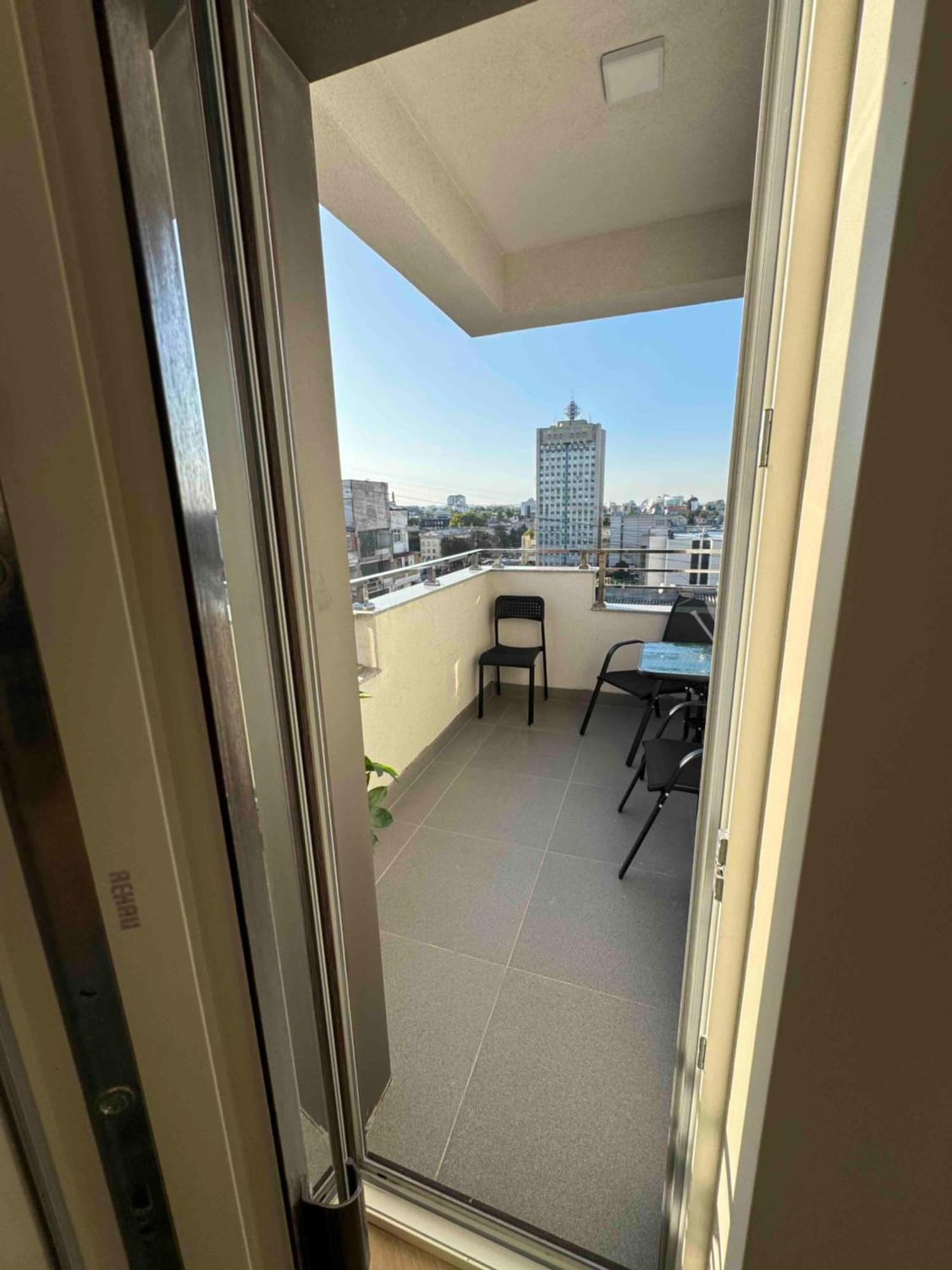 Rentnow Modern Business Apartment With 3 Bedrooms In Centre Chişinău Esterno foto