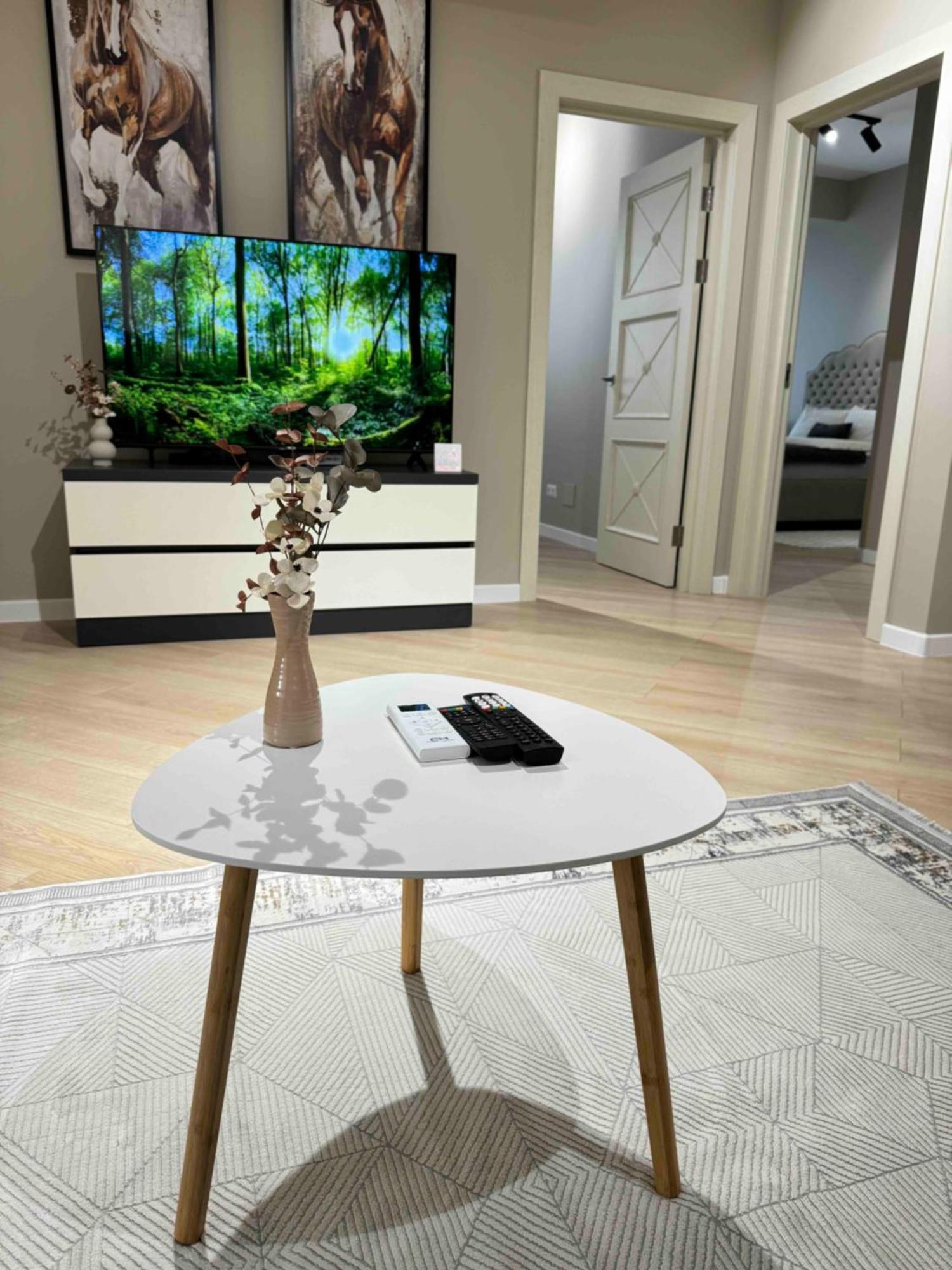 Rentnow Modern Business Apartment With 3 Bedrooms In Centre Chişinău Esterno foto