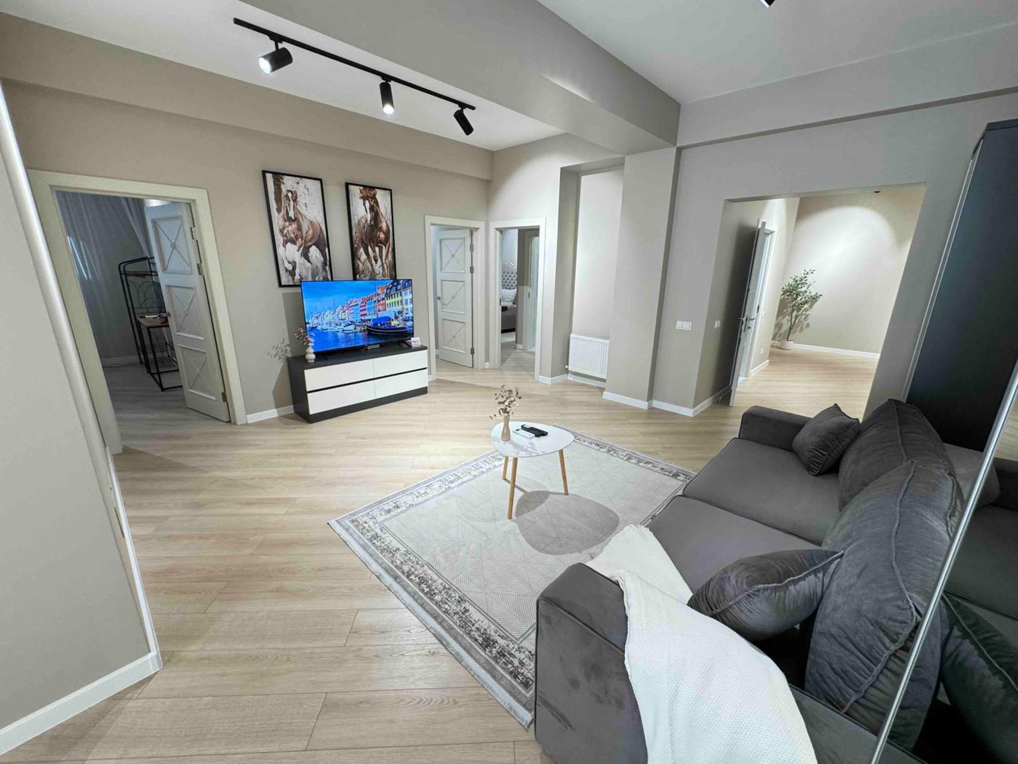 Rentnow Modern Business Apartment With 3 Bedrooms In Centre Chişinău Esterno foto